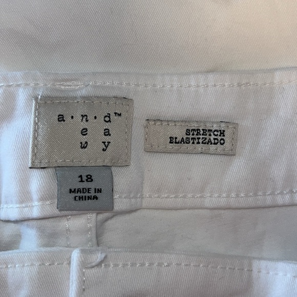 A New Day Women’s White Stretch Capris Jeans AA17 - Picture 3 of 4